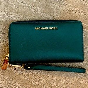 Like new Michael Kors Green Walley